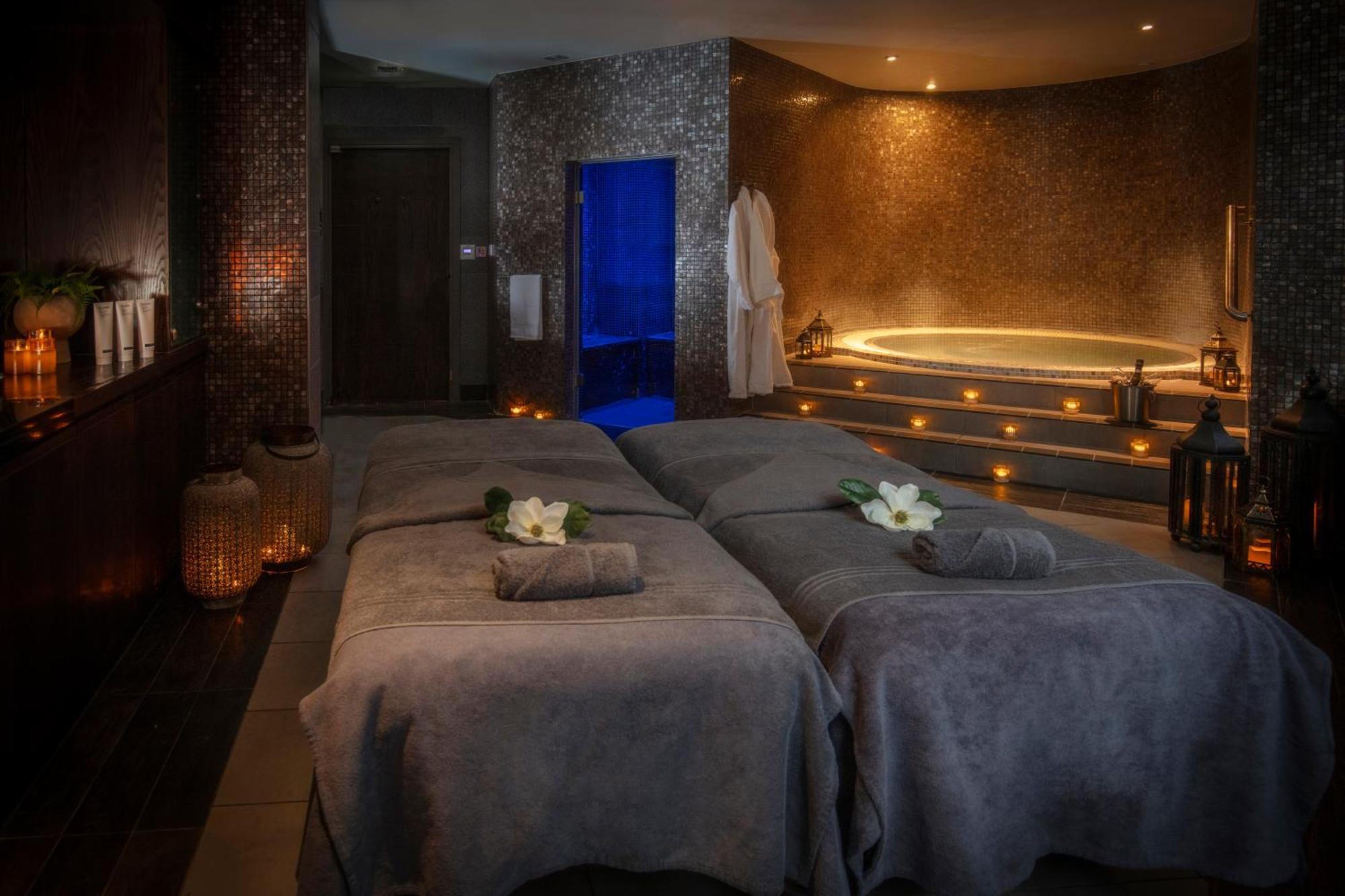 Oulton Hall Hotel, Spa & Golf Resort Leeds  Bagian luar foto